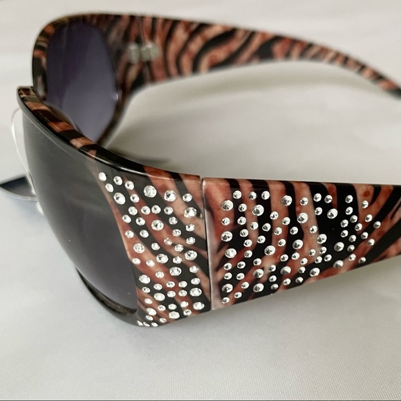 Tiger stripe rhinestone embellished sunglasses - Picture 5 of 6